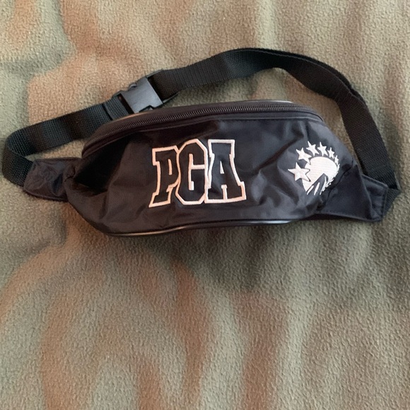 Paramount Great America black nylon fanny pack. See pictures for size - Picture 1 of 8